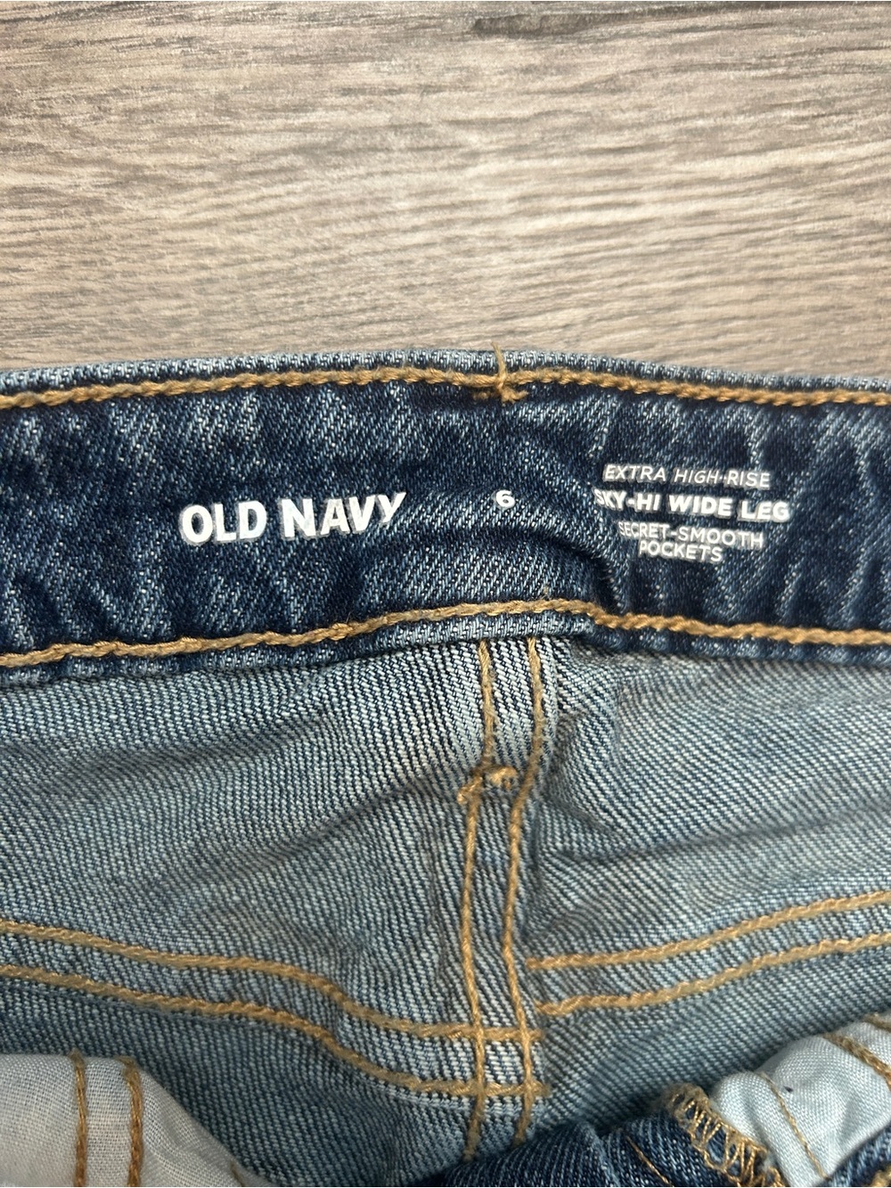 Old Navy women’s Classic High-Rise Wide Leg Jeans in Dark Blue - Picture 2 of 6